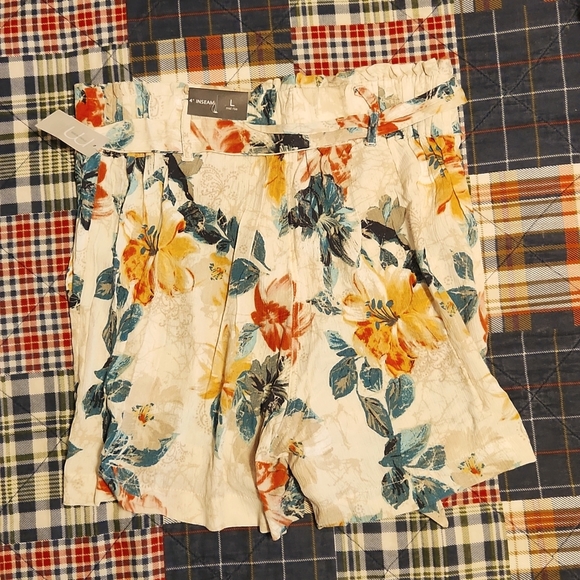 Linen shorts - Picture 2 of 2